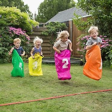 Ostale igračke: Set za igru 32 dela set sadrži: 🥤 10 plastičnih čaša za slaganje i — 2