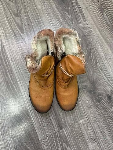 Nove, lagane RIEKER naložene čizme, veličine 39