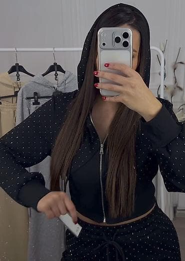 Kape i aksesoari: Damski komplet trenerke – crna sa sitnim svetlucavim detaljima - — 1