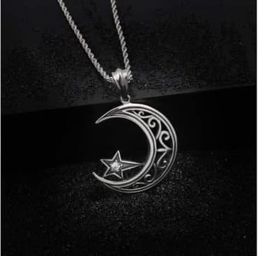 Lanac sa priveskom Hirurški čelik
Cena:1900din