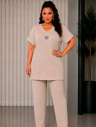 Komplet za punije dame tunika i pantalone. - Majica sa V-izrezom i