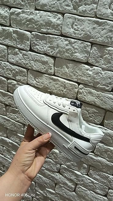 coach patike: 👑Broj 36-41 ✅Cena 2500 din Patike Nike Air – bele sa crnim Swoosh — 3