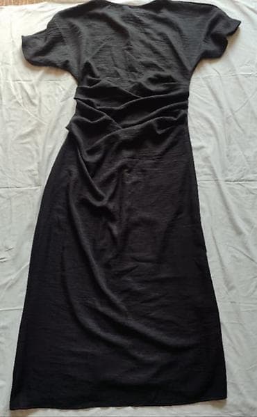 bez tech fleece: Haljina duga sa kratkim mis rukavima i šavom push up po sredini. Model — 2