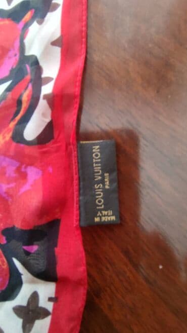 Louis Vuitton monogram roses ešarpa. Louis Vuitton monogram roses — 4