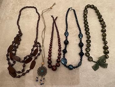 Razne ogrlice listajte slike