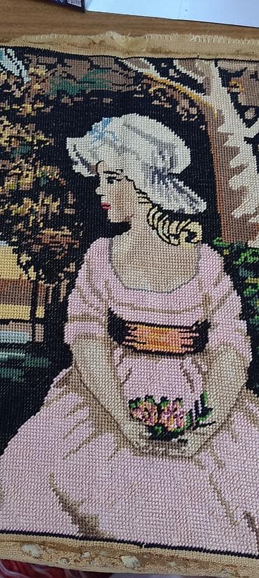 Ručni goblen – dama u roze haljini. Izvezen kompletno. - Motiv