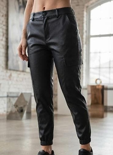 cipele bata: Ženske pantalone od eko kože – cargo/jogger kroj - Boja: crna - — 1