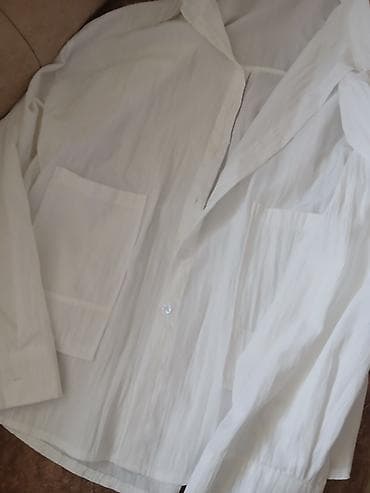 bele: Bela košulja sa dugmadima i kragnom klasičnog kroja. - Materijal — 2