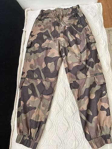 ZARA cargo pantalone – vojnički (kamuflažni) print - Model: cargo — 3