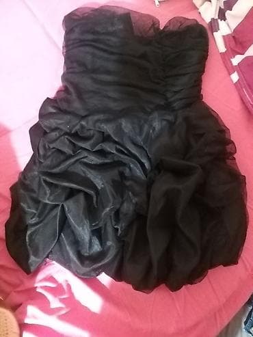 marama preko haljine: Kratka crna koktel/večernja haljina bez bretela. Model sa srcolikim — 1