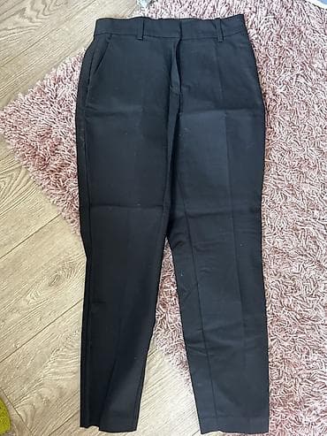 polo carape: Crne elegantne pantalone – klasičan kroj - Boja: crna - Kroj: ravne — 1