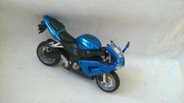trotinet za devojcice: Motor Burago Kawasaki Ninja ZX 10R, slomljen pr.desni zmigavac,fali — 1