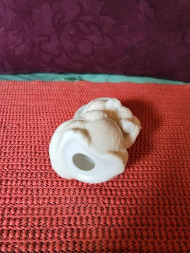 porcelanske solje za caj: Porcelanska nova,vintaz figura. Visina. 11cm. Duzina — 10