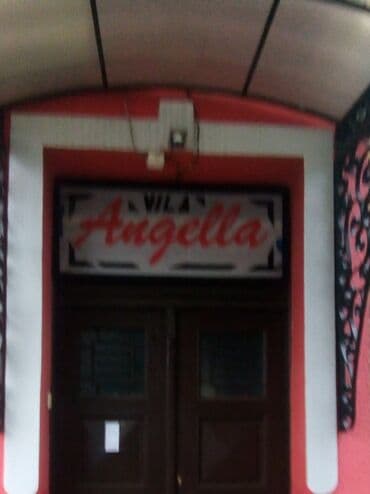 Lokal je tipa restoran sa opremom iznajmljuje se na duze "pogodan za