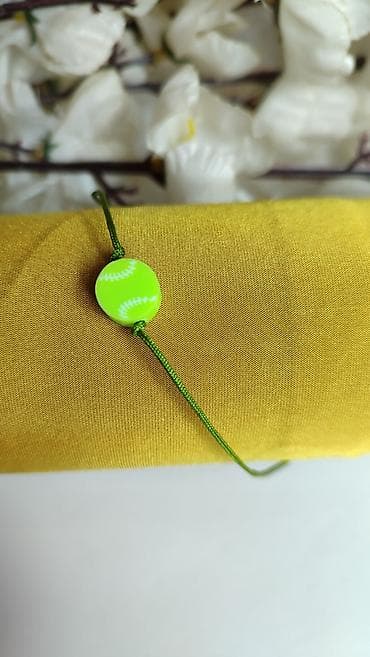 Narukvica sa sportskim priveskom – bejzbol/softbol motiv - Materijal