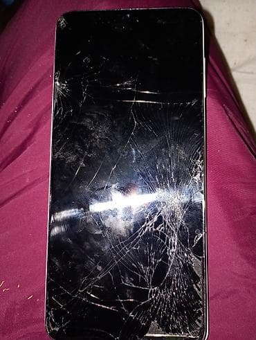 Mobile Phones: Polo njen ekran pliva ispravna ravno kuciste — 4