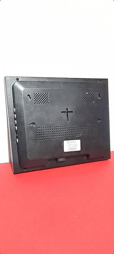 ram za fotografije: ▪︎ Digitalni foto‑ram sa ekranom u drvenom ramu: Compositor — 4