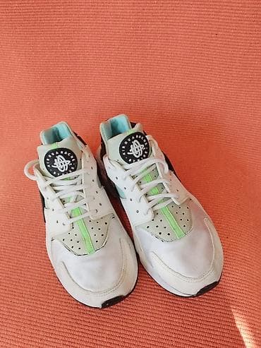nike 39: NIKE HUARACHE RUN I patike broj 40, kao br 39 Duzina unutrasnjeg — 7