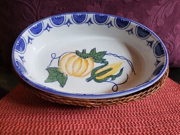 delimano servis beograd: Porcelanska nova cinija-posuda sa korpom. Visina. 6cm. Duzina — 2