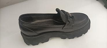 bele ravne cipele: Ženske mokasine – crne, platforma - Model: klasične mokasine sa — 4