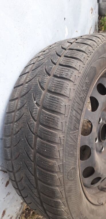 zimske gume i felne: Prodajem gume zimske sa celicnim felnama i orginal ratkapama 5x12" — 2