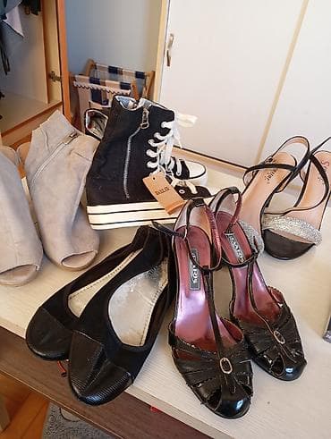 Lot različitih predmeta za garderobu i opremu prodavnice/butika: -