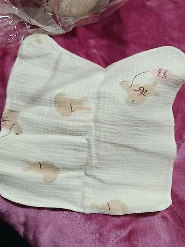 motor na akumulator za deca: Poklon set za bebu – roza tema Sadržaj seta: - Pletena dekorativna — 7