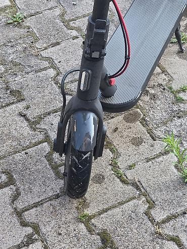 polovni bicikli za decu: Prodajem Xiaomi električni trotinet 4, prve generacije. Trotinet je — 3