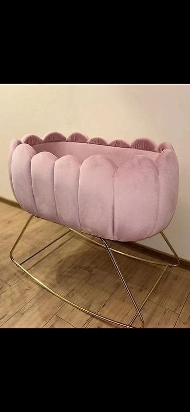 elektricna kolevka za bebe: Ljuljaška kolevka za bebe – ružičasti baršun na zlatnim klizačima - — 3