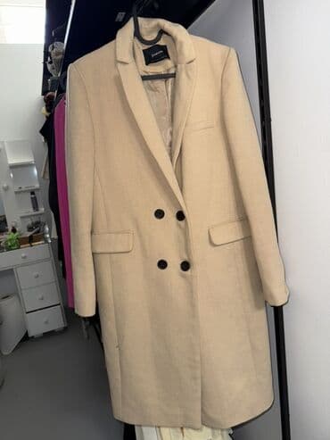 Fur coats: Bershka, M, Single-colored, With lining — 2