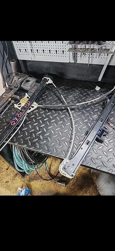 vrsta vozila: AUDI Q7 4M 4 PODIZAC STAKLA 4M0837462A | Audi q7 q5 q3 q2 A1 A3 A4 — 2