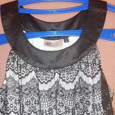 vunene haljine za punije: Elegantna haljina, sa crnom cipkom i belom postavom — 5