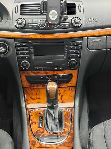 alat za ispravljanje udubljenja na autu: Mercedes-Benz E 220 CDI, limuzina, srebrna metalik. Ključne — 10