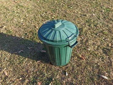 bastenska garnitura: Plastična kanta za smeće zapremine 46L. Prubližne dimenzije ф40/32cm — 3