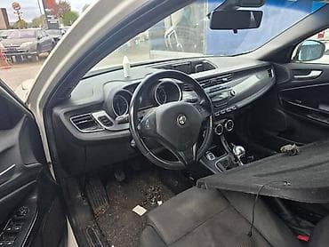 kupujem prodajem polovni auto: ALFA ROMEO GIULIETTA 2012. GOD. - KOMPLETAN AUTO U DELOVIMA | Alfa — 3