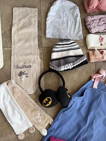 Kupaći kostimi: Zimski paket odece za uzrast od 6 do 9/10 godina. 4 skafandera, kape — 4