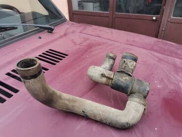 univerzalni termostat za auto: Termostat sa crevima Lada 2121 Niva br.3. Polovno, očuvano. Skinuto sa — 12