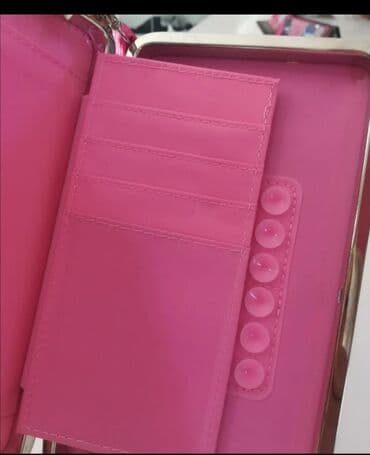 Kaiševi: Torbica tri u jednom. Ima pregrade za novac, dokumenta, i deo za — 10