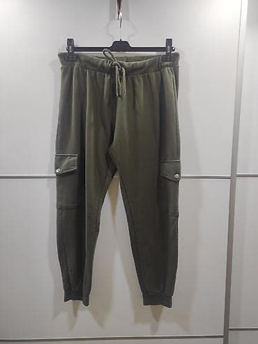 Trenerka/pantalone Janina veličina 46. Boja maslinasto zelena