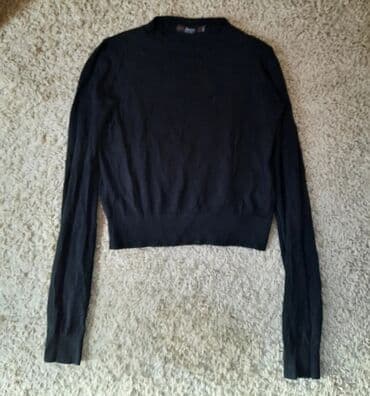 Women's Clothing: 🤎 BERSHKA bluza crop dugi rukav 🤎 Crna knit tanka bluzica Bershka — 1