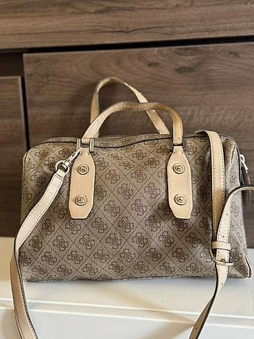 kozne torbe carpisa: GUESS torba – bowling/doctor bag stil - Materijal: monogram platno u — 2
