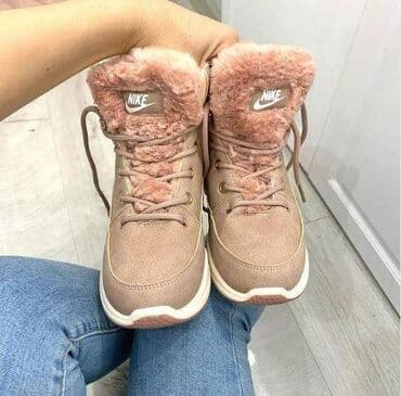 Donji delovi trenerke: Čizme — 4