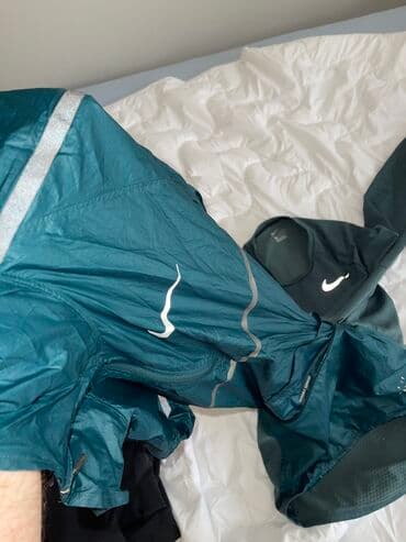 new yorker београд – слике: 2 u 1
Nike duks gornji deo
M veličina
8000din
Iz inostranstva — 12