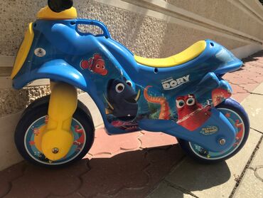 mala sirena igracka: Plsticni deciji motor — 1