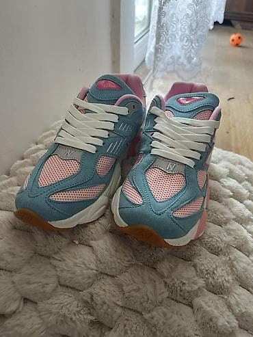 patike reservbed: Ženske patike New Balance 9060

- Dostupne u brojevima od 36 do 41 — 3