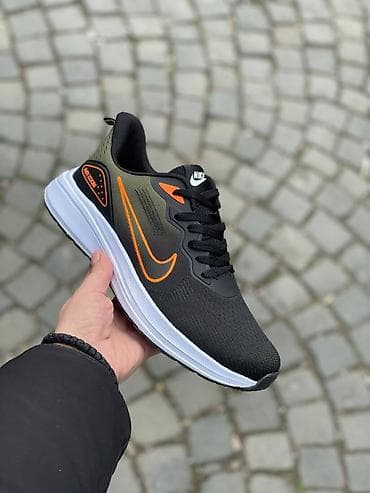 metro bele patike: Nike Pegasus
brojevi 41 do 46 
cena 3000 dinara — 2