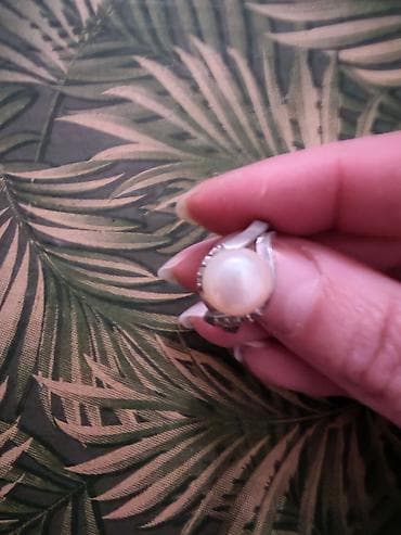 Prsten sa biserom i cirkonima - Elegantan prsten sa centralnim