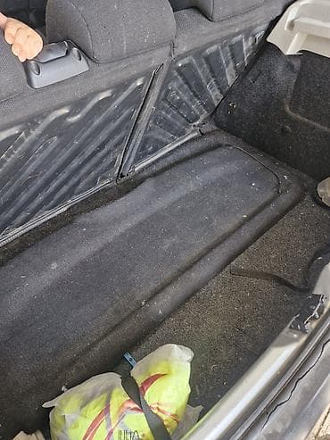 autodelovi cacak za sva vozila: Peugeot 206, hečbek, srebrna boja. Karoserija i spoljašnost: - 5 — 4