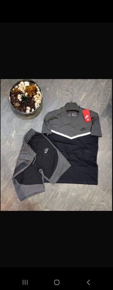 c a basic majice: Nike komplet trenerka, koji se sastoji od majice kratkih rukava i — 1