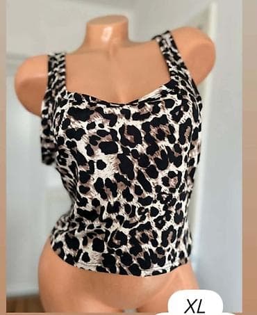 Ženski topovi – različiti modeli i veličine - Crni top sa tankim — 2